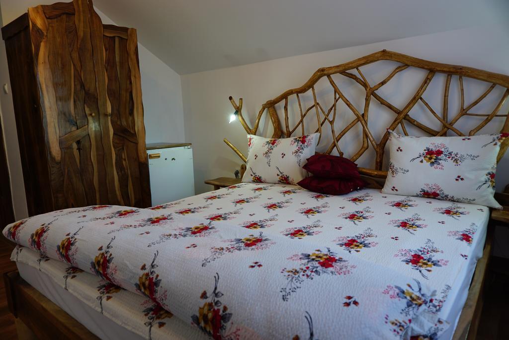 Casa Vlad Hotel Hateg Bagian luar foto