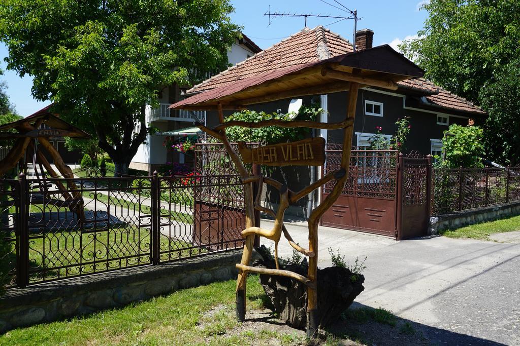 Casa Vlad Hotel Hateg Bagian luar foto